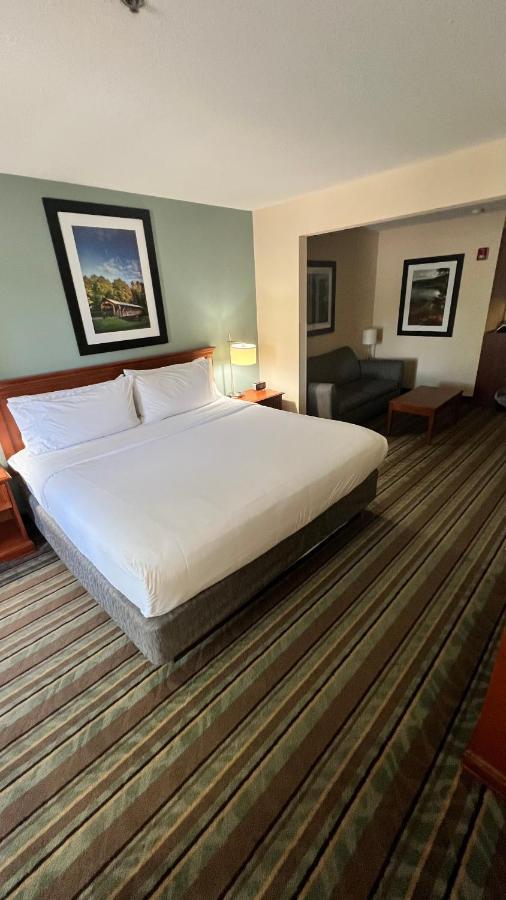 Holiday Inn Express & Suites Salamanca, An Ihg Hotel Экстерьер фото